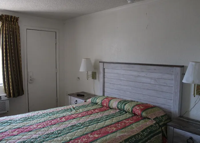Flagstaff Motel *